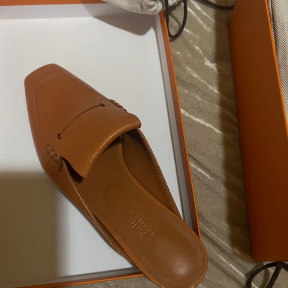 Hermes slip on